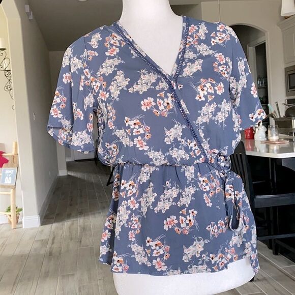 Sienna Sky Blue Foral Wrap Around V Neck Top Short Sleeves XS - Picture 1 of 12